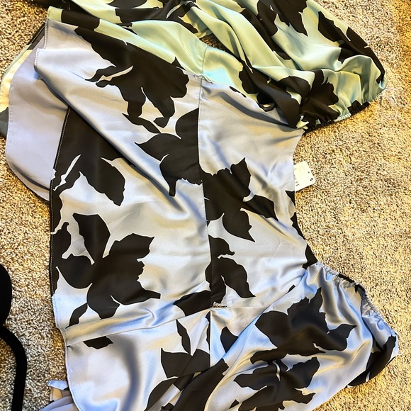 Hutch by free people beautiful flowered wrap top - Picture 3 of 7